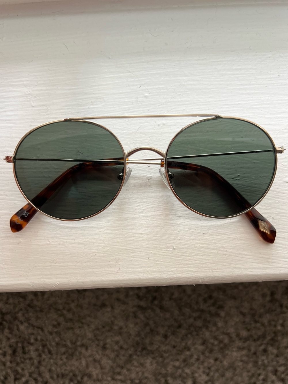 Fossil Gold Metal Round Sunglasses with Dark Green Lenses